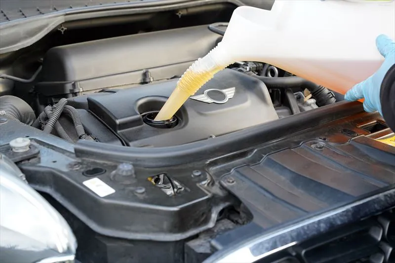 エンジンオイルの役割は？