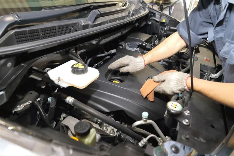 エンジンルームを自分で掃除する際の手順は？