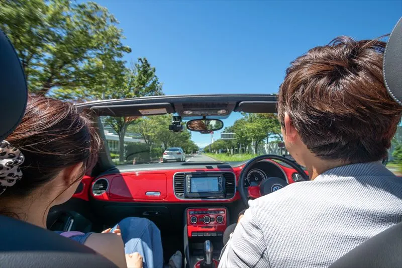 オープンカーの魅力は？