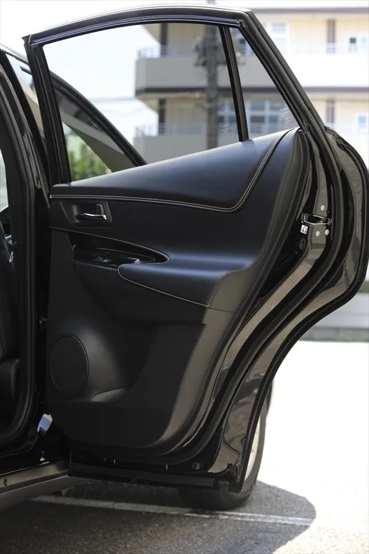 ドアにきしみが起きる原因は？